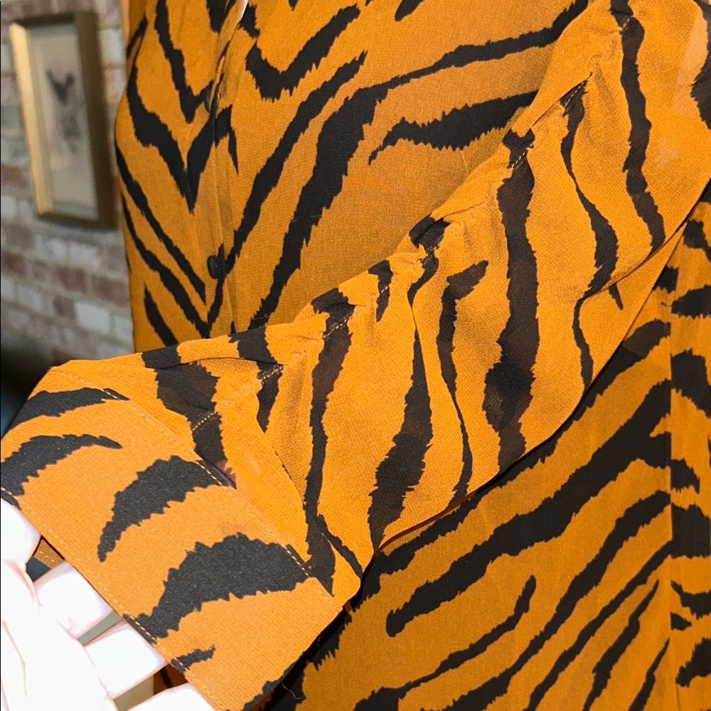 White House black market S Tiger Stripe Women's Top - Picture 5 of 13